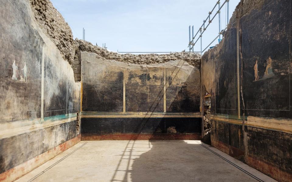 banquet hall discovered pompeii