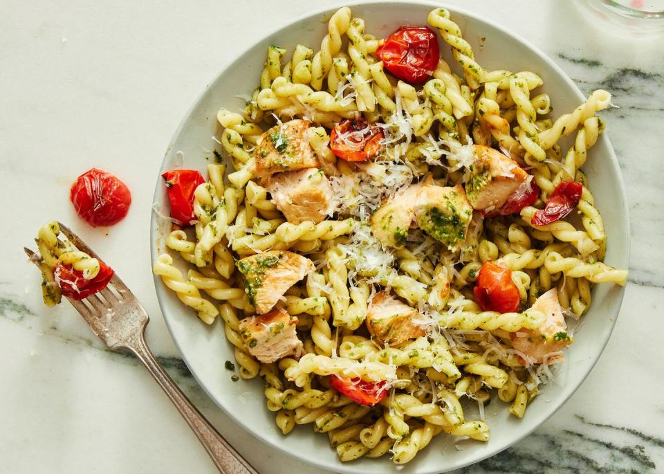 plate of chicken pesto pasta