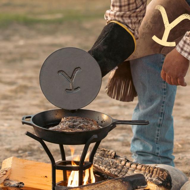 Lodge Yellowstone - 10.5 Square Grill Pan, Cowboy on Horseback