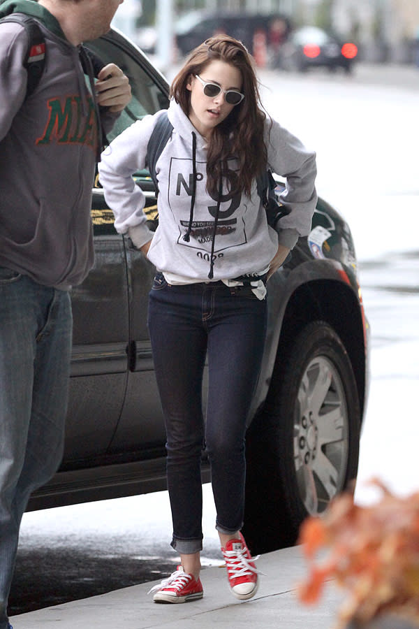 Kristen Stewart & Robert Pattinson Leaving Vancouver — PICS