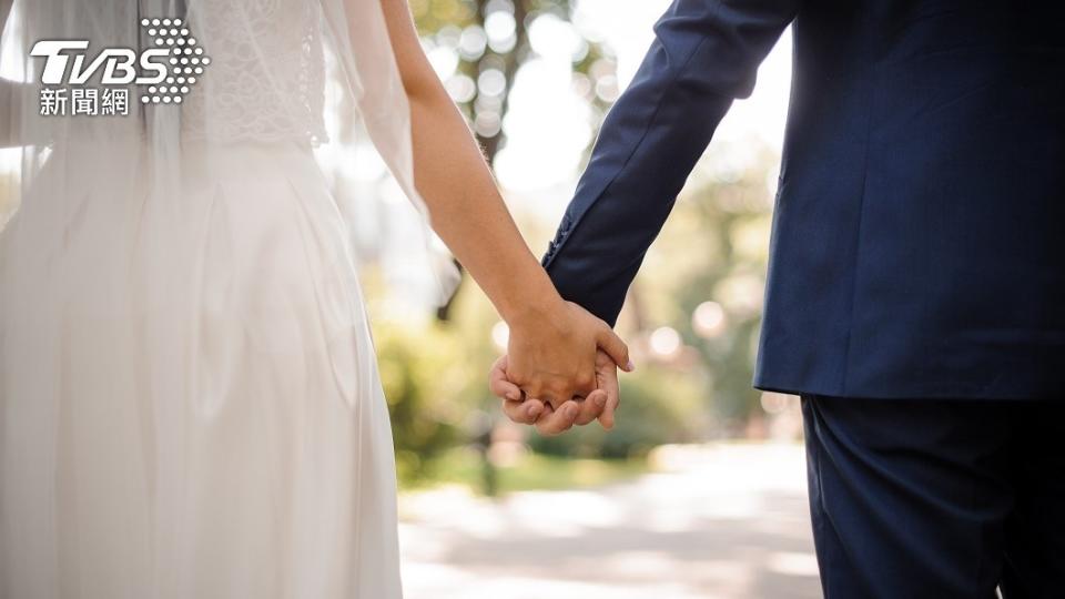 一對透過婚友社結識的情侶原定要在今年4月結婚。（示意圖／shutterstock達志影像）