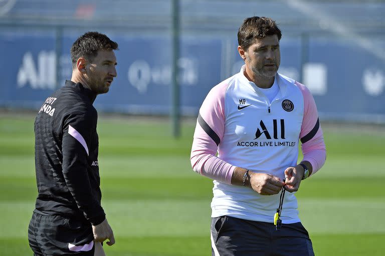 Messi y Pochettino, durante un entrenamiento de PSG