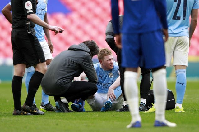 Kevin De Bruyne receives treatment