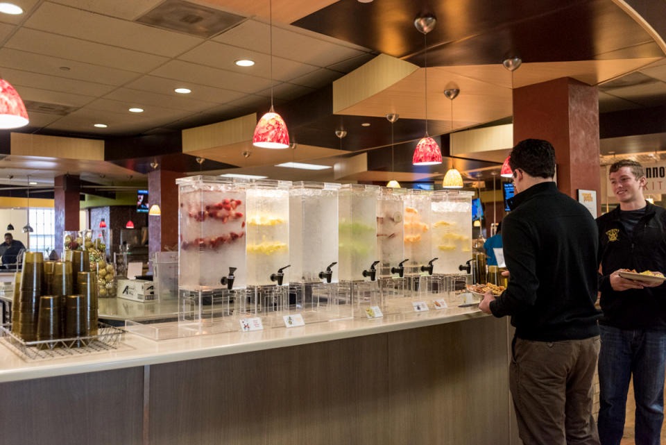 Image: Prices are going up in university dining halls like this one because of the higher costs of food and employee wages. At least one university has already raised its meal plan prices by 9 percent. (Julienne Schaer for The Hechinger Report)