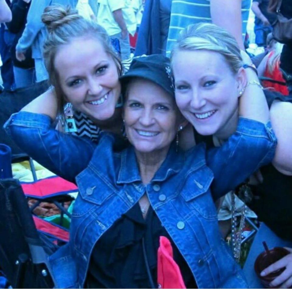 (From left to right) Kyndra Smith, her mom Terri Jensen and her sister Keshia Jensen pictured in 2013 at a Beach Boys concert.