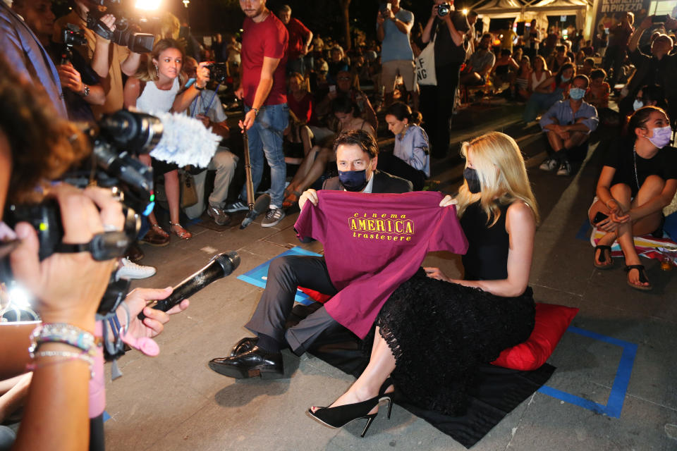 Giuseppe Conte e la compagna Olivia Paladino alla prima di Cinema America in Piazza San Cosimato, Roma.