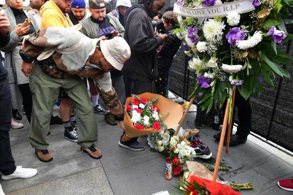 People gather around a makeshift memorial for former NBA and Los Angeles Lakers player Kobe Bryant. Source: Getty