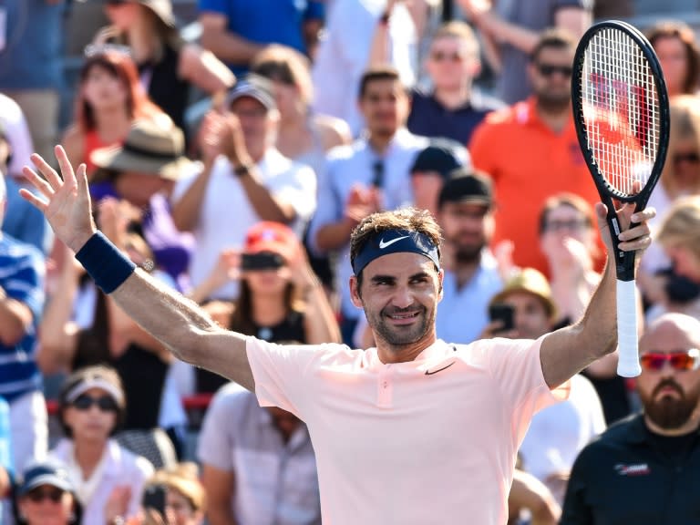 Roger Federer blasted nine aces and lost just nine points on his serve as he extended his match win streak to 16 -- his longest win streak in five years