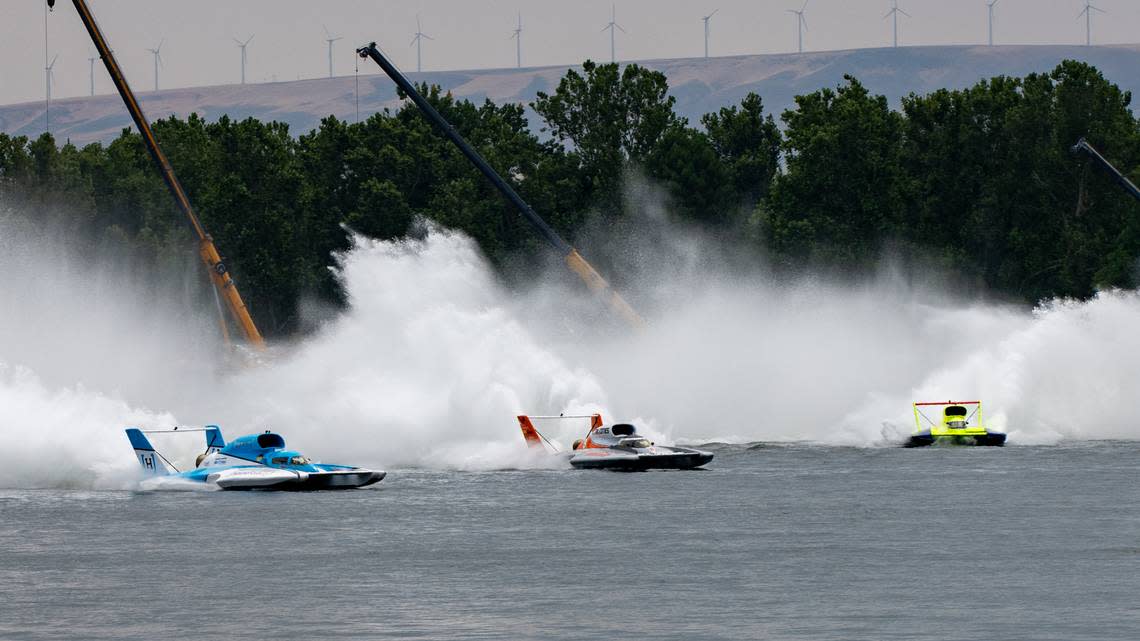 Final day views of Columbia Cup and Over the River Air Show action from the official Water Follies barge in Kennewick’s Columbia Park.