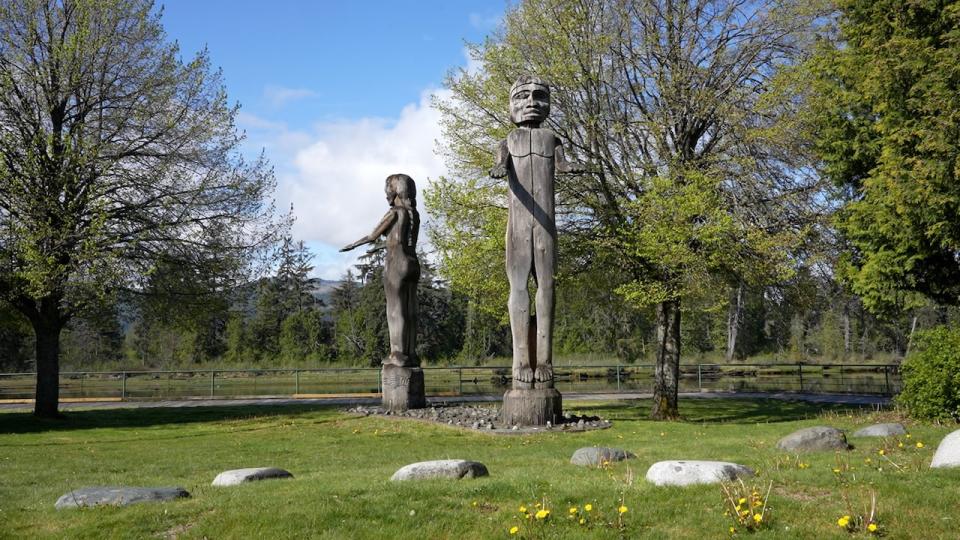 These Hupacasath wood figures welcome people to Port Alberni, from land and sea. The Hupacasath are one of the two nations welcoming the Ahousaht to their traditional territories to build this housing project. 