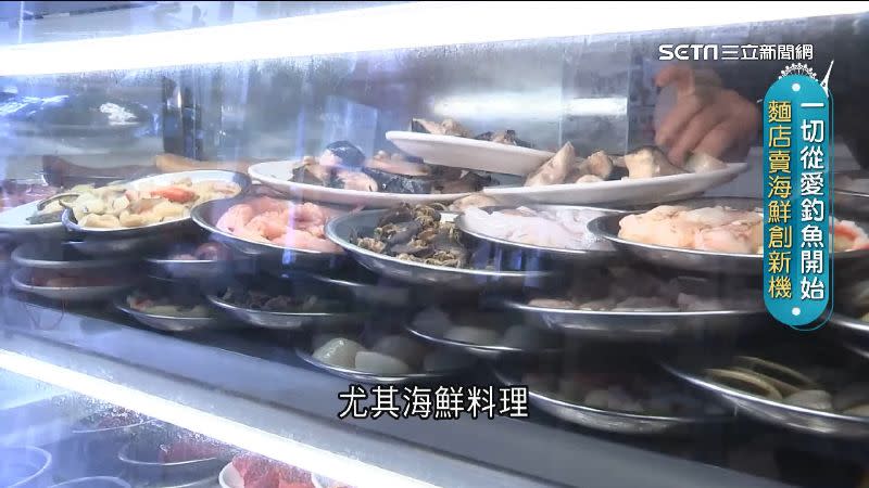 花蓮有間麵館除了賣麵還主打海鮮料理。