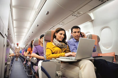 歐美國家都已開放機上使用個人電子用品  圖/阿聯酋航空