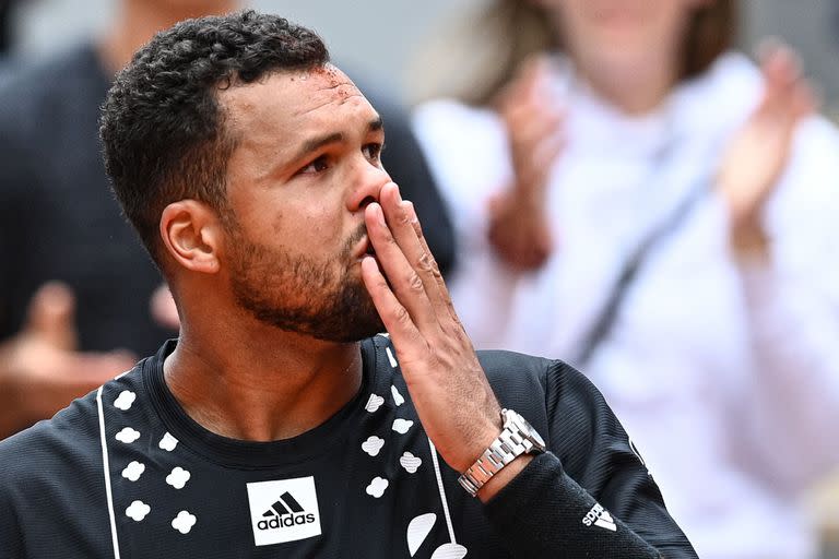 Un momento único para Jo-Wilfried Tsonga: el exnúmero 5 del mundo se despidió del tenis con un homenaje singular que emocionó a todos en el Philippe Chatrier