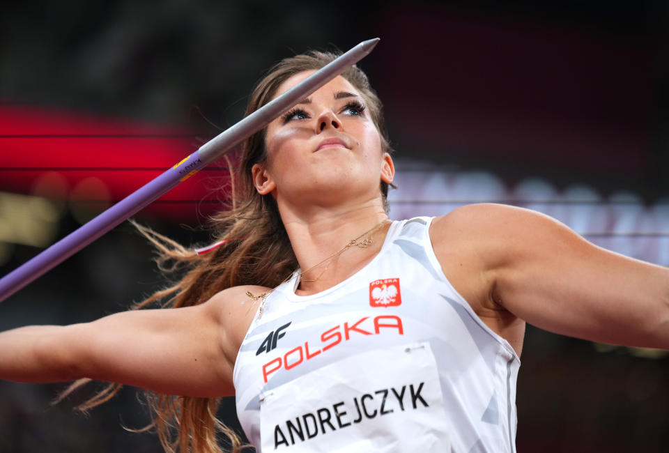 La deportista polaca María Andrejczyk decidió subastar su medalla de plata para ayudar a pagar los gastos de la cirugía cardíaca de un bebé. (Foto: Reuters)
