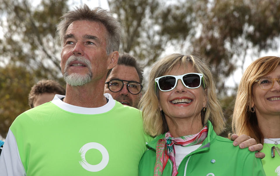 In schweren Stunden steht Olivia Newton-John ihr Mann John Easterling zur Seite. (Bild: Getty Images)