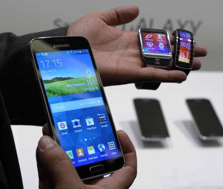 Samsung Galaxy S5 (L), Samsung Galaxy Gear 2 (C) and Samsung Galaxy Fit (R) are presented during the 2014 Mobile World Congress in Barcelona on February 23, 2014