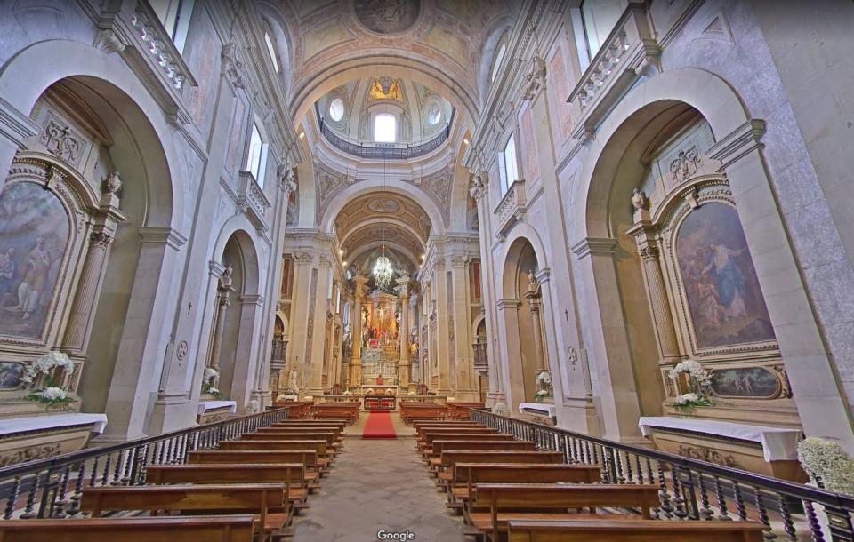 山上仁慈耶穌朝聖所內部，教堂壯闊華美。圖：Google map／截圖