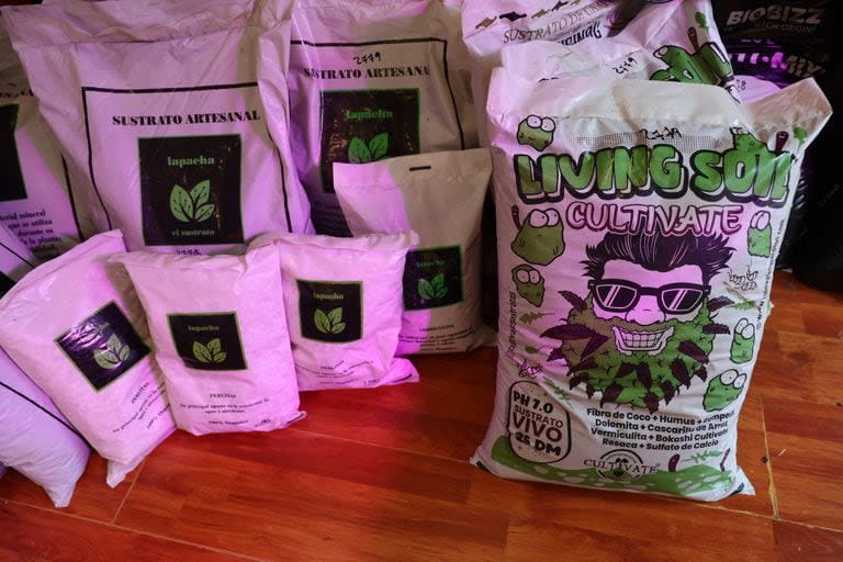 En los grow shops también pueden encontrarse sustratos para el cultivo de plantas de cannabis