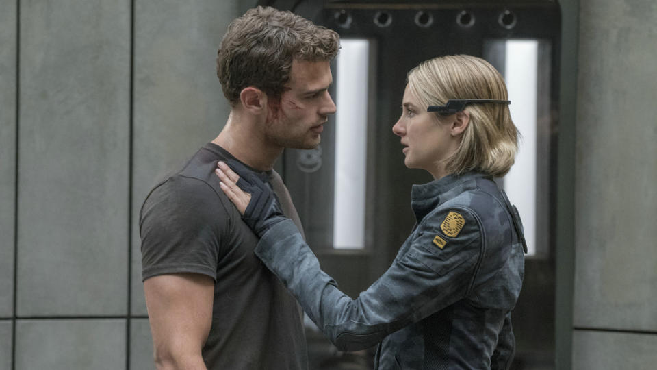 Four (Theo James, li.) und Tris (Shailene Woodley) müssen weiter kämpfen