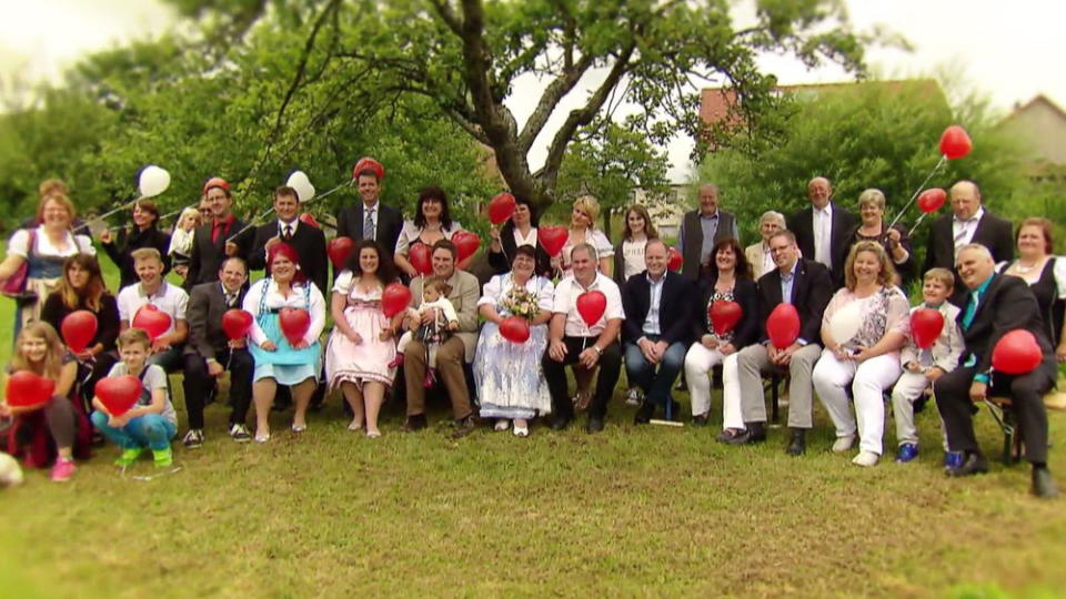 Die nächste Hochzeit bei "Bauer sucht Frau"! Albert und seine Sabine haben endlich "Ja" gesagt - und ihre Trauung in der Rhön war so romantisch, dass sogar Tränen flossen.