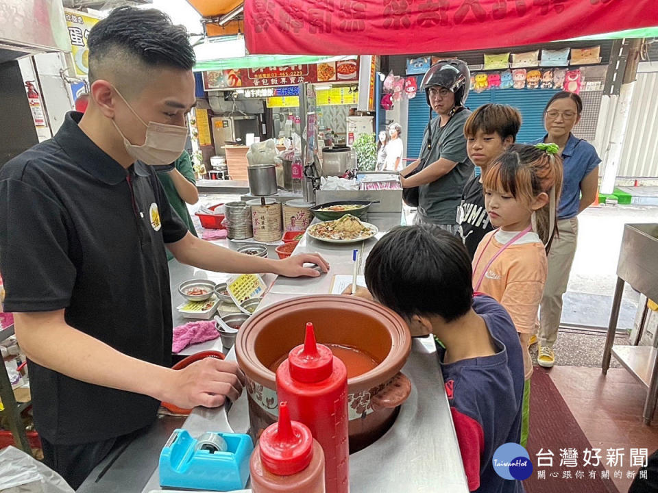 愛心午餐暑假不打烊    中原學童快樂過暑假