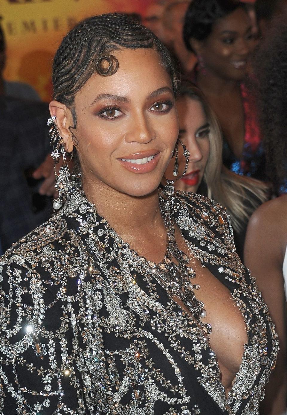 Celebrity earrings - Beyoncé