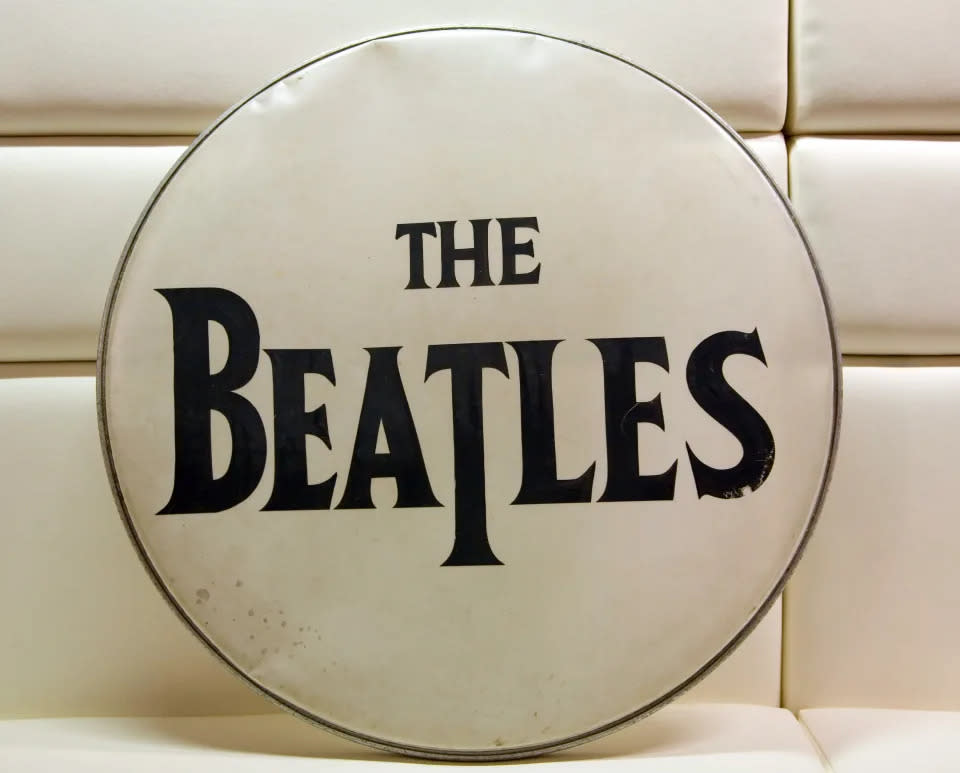 Das von Ivor Arbiter entworfene Beatles-Logo auf einem von Ringo Starr gespielten Schlagzeugfell. (Getty Images)