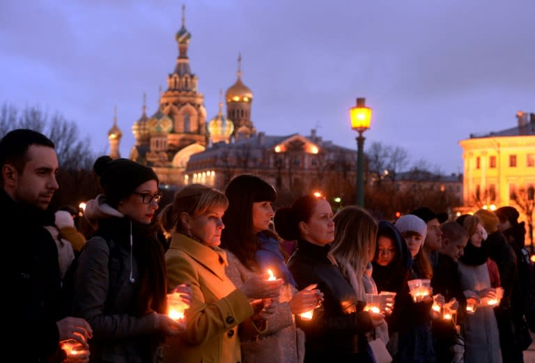 Residents of Saint Petersburg hold a third day of mourning