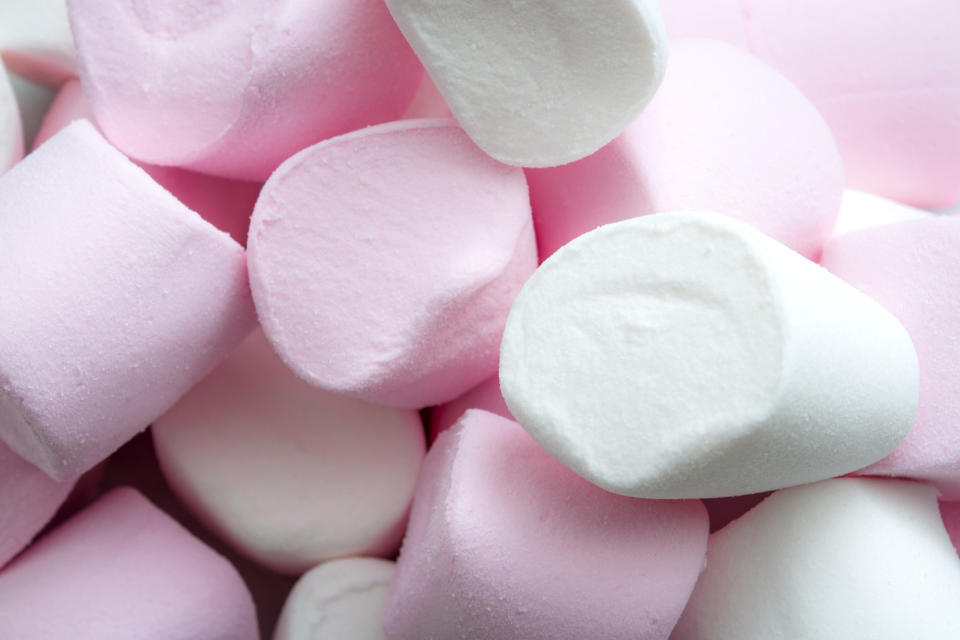 Pinke und weiße Marshmallows 