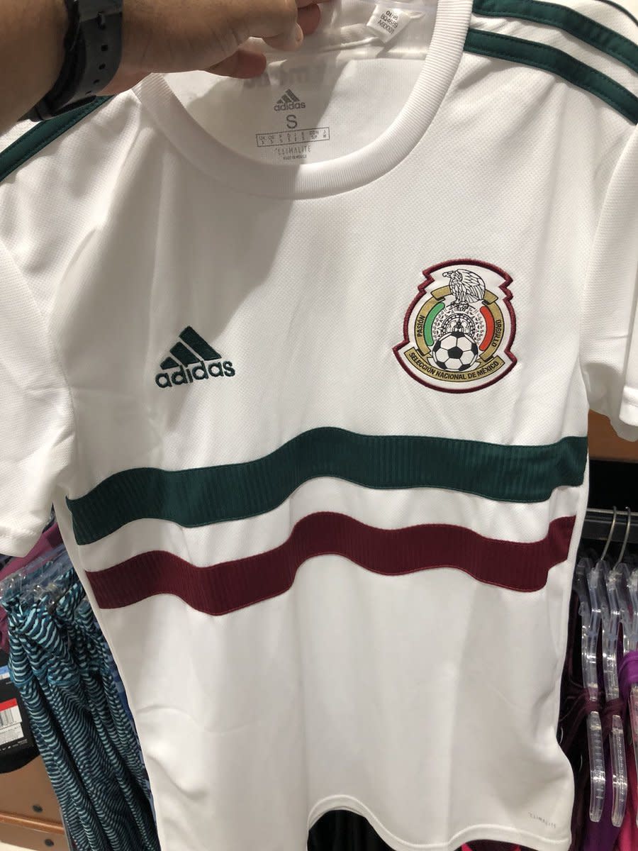 Difunden imágenes del segundo uniforme de la selección mexicana de fútbol