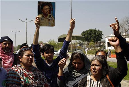 Supporters of former Pakistani President Pervez Musharraf shout slogans outside the Special Court formed to try him for treason in Islamabad March 31, 2014. REUTERS/Stringer