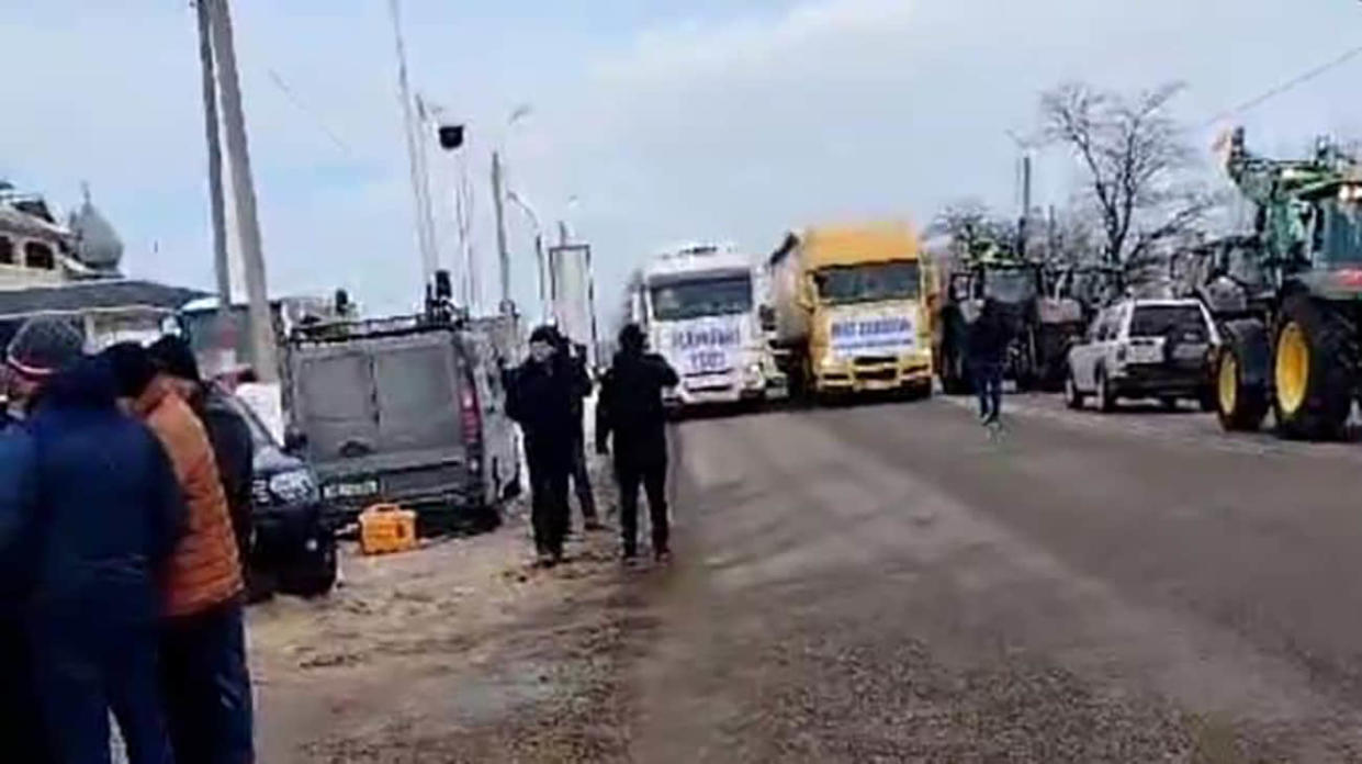 Blocked movement of lorries through the Siret and Vicovu de Sus checkpoints on the Ukrainian border. Photo: NEWSBUCOVINA.RO