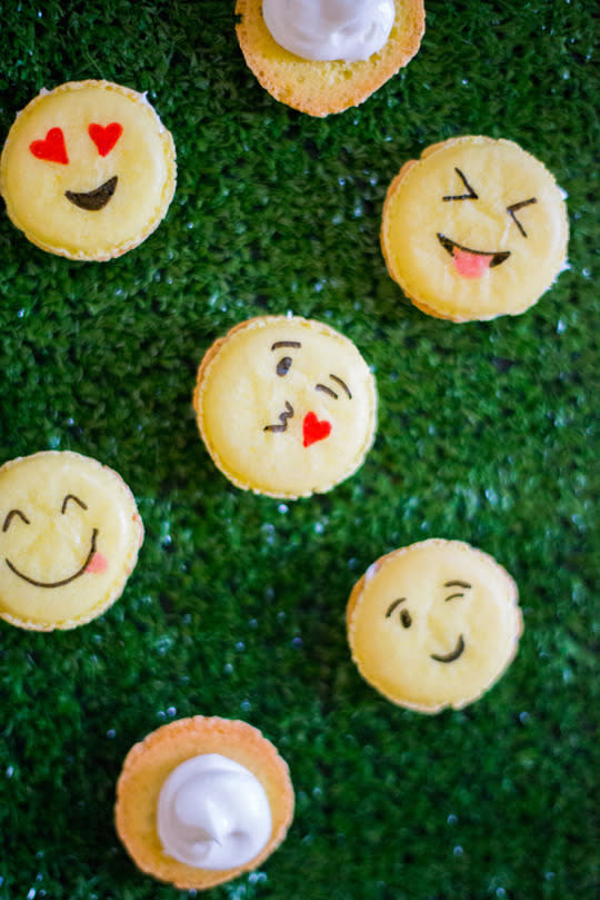 Emoji Macarons