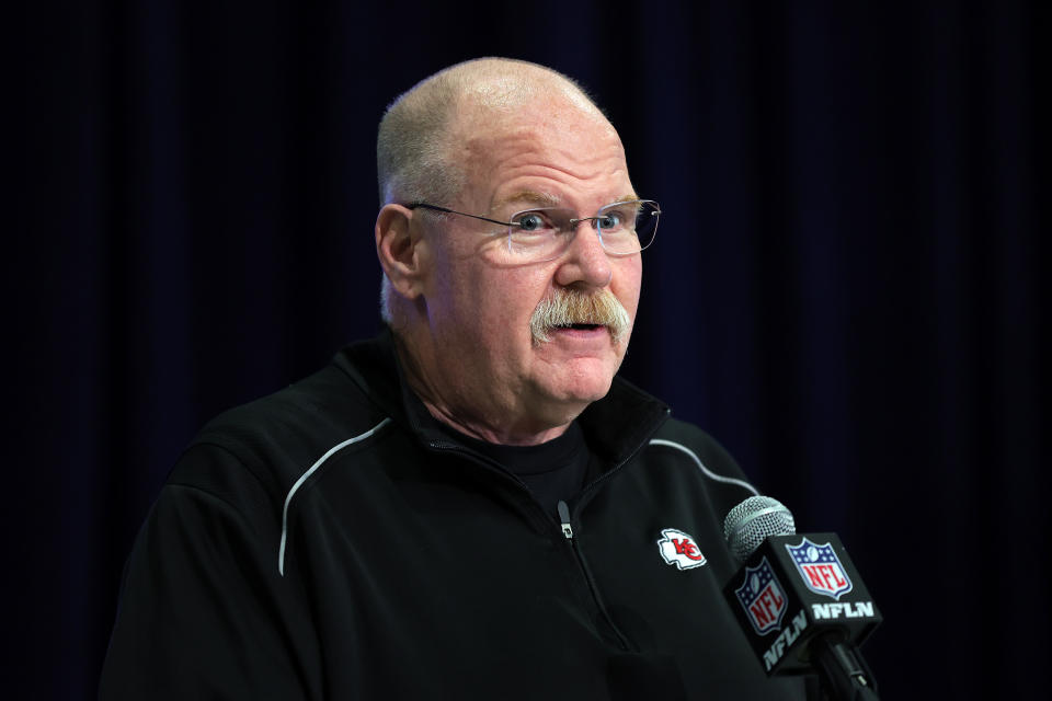 Andy Reid brings Lombardi Trophy for Royals 1st pitch, throws a strike to George Brett