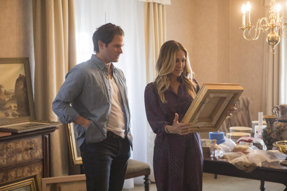 Steven Pasquale (Andrew) and Parker in <em>Divorce</em> (Photo: Craig Blankenhorn/HBO)