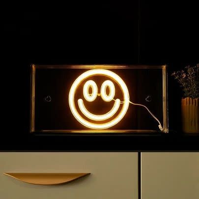 Smiley neon sign 