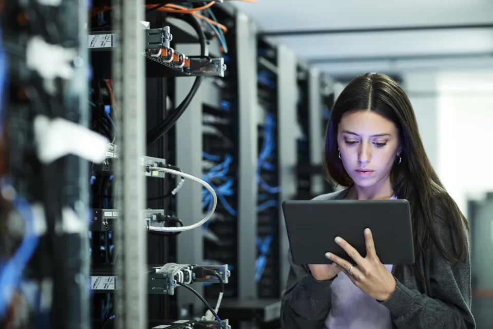 La brecha digital de g&#xe9;nero tiene que ver, entre otras cosas, con la falta de oportunidades de formaci&#xf3;n para las mujeres en herramientas digitales. (Foto: Getty)