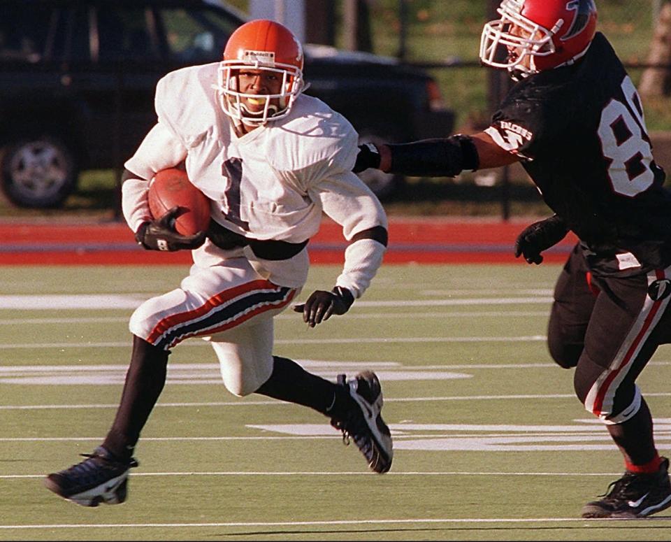 Marshall's Maurice Jackson returns a punt in the 1996 Class A state quarterfinals.