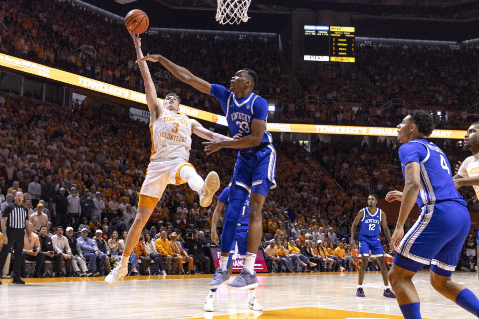 Tennessee guard Dalton Knecht (3) shoots as he is defended by Kentucky forward Ugonna Onyenso (33) during the first half of an NCAA college basketball game Saturday, March 9, 2024, in Knoxville, Tenn. (AP Photo/Wade Payne)