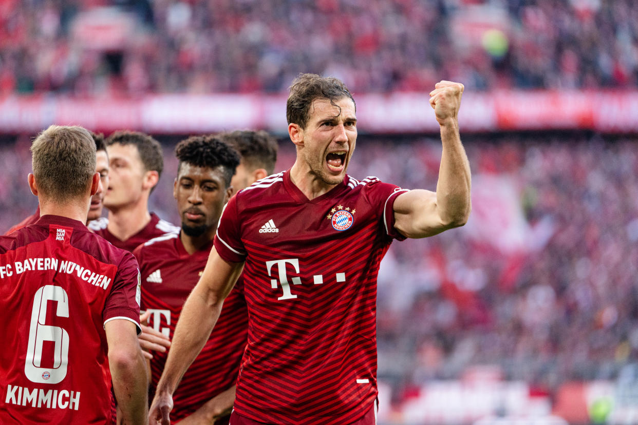 Leon Goretzka del Bayern Múnich celebra una anotación durante un partido por la Bundesliga contra el Borussia Dortmund. (Foto: S. Mellar/FC Bayern vía Getty Images)