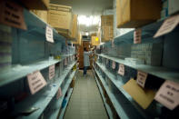 <p>An employee checks medicines at a medicine warehouse run by health ministry, in Gaza City, April 3 2017. (Photo: Mohammed Salem/Reuters) </p>