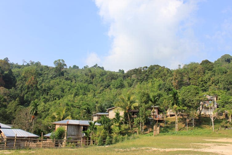 <span class="caption">A village in Malaysian Borneo.</span> <span class="attribution"><span class="source">Liana Chua</span>, <span class="license">Author provided</span></span>