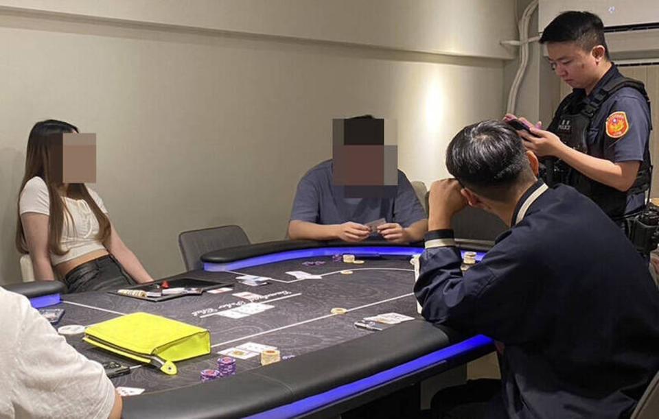 警方逮捕林姓女荷官等三名賭場人員以及四名賭客。（警方提供）