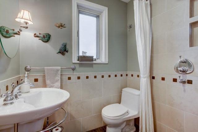 <p><span>378 Cleveland St., Toronto, Ont.</span><br> There are also two bathrooms in the home.<br> (Photo: Zoocasa) </p>