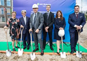 From left to right: 
Trine Græse (The Mayor of Gladsaxe), Manabu Miyagawa (Ambassador, Embassy of Japan in Denmark), Patricio Massera (CEO, AGC Biologics), Kasper Møller (CTO, AGC Biologics), Andrea C. Porchia (Site Head, Copenhagen facility, AGC Biologics), Christian Christensen (VP Tech Ops, AGC Biologics).