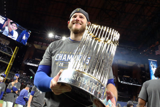 Dodgers accept 2020 WS trophy, 10/27/2020