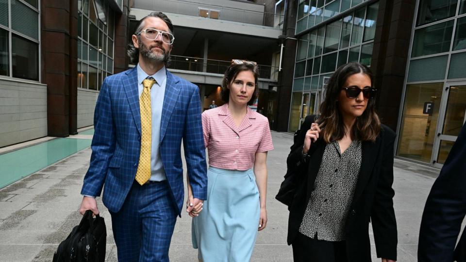 PHOTO: Amanda Knox arrives with her husband Christopher Robinson (L) at the courthouse in Florence, on June 5, 2024. (Tiziana Fabi/AFP via Getty Images)