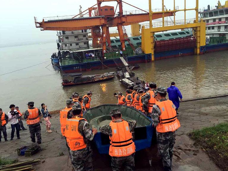 A Chinese rescue team head out to search for survivors of a passenger ship carrying more than 450 people which sunk in the Yangtze river, Hubei province, on June 2, 2015