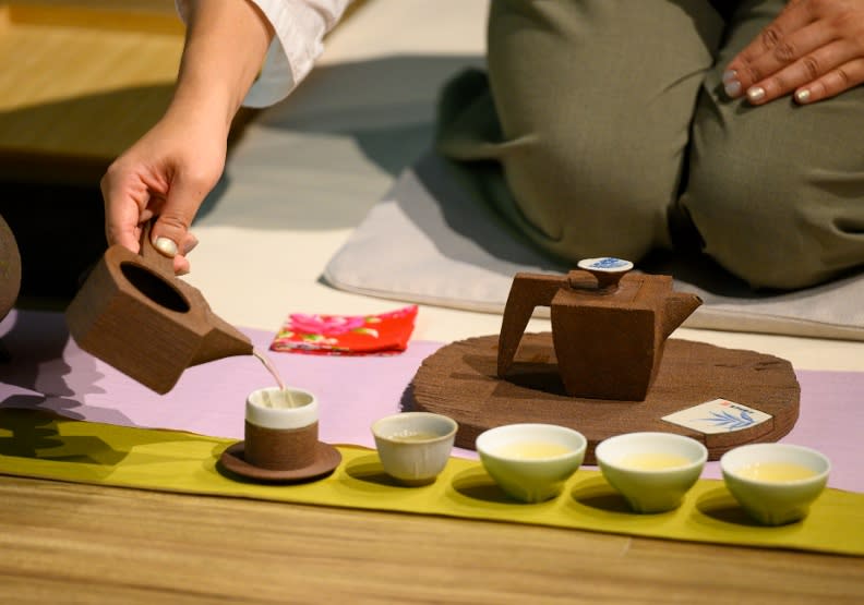 在展覽現場會有奉茶團隊的表演，讓民眾可體驗茶飲。文化總會提供