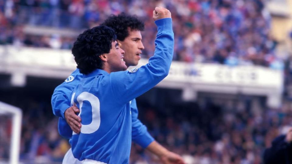 Maradona en 1984 con el Napoli.